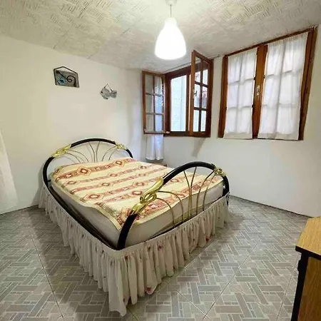 Ildir'Da Denize 150 Mt. Uzaklikta Daire. Casa de Férias