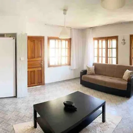 Ildir'Da Denize 150 Mt. Uzaklikta Daire. *