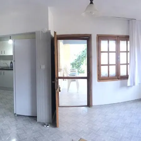 Ildir'Da Denize 150 Mt. Uzaklikta Daire. Casa de Férias