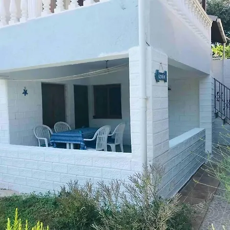 Ildir'Da Denize 150 Mt. Uzaklikta Daire.